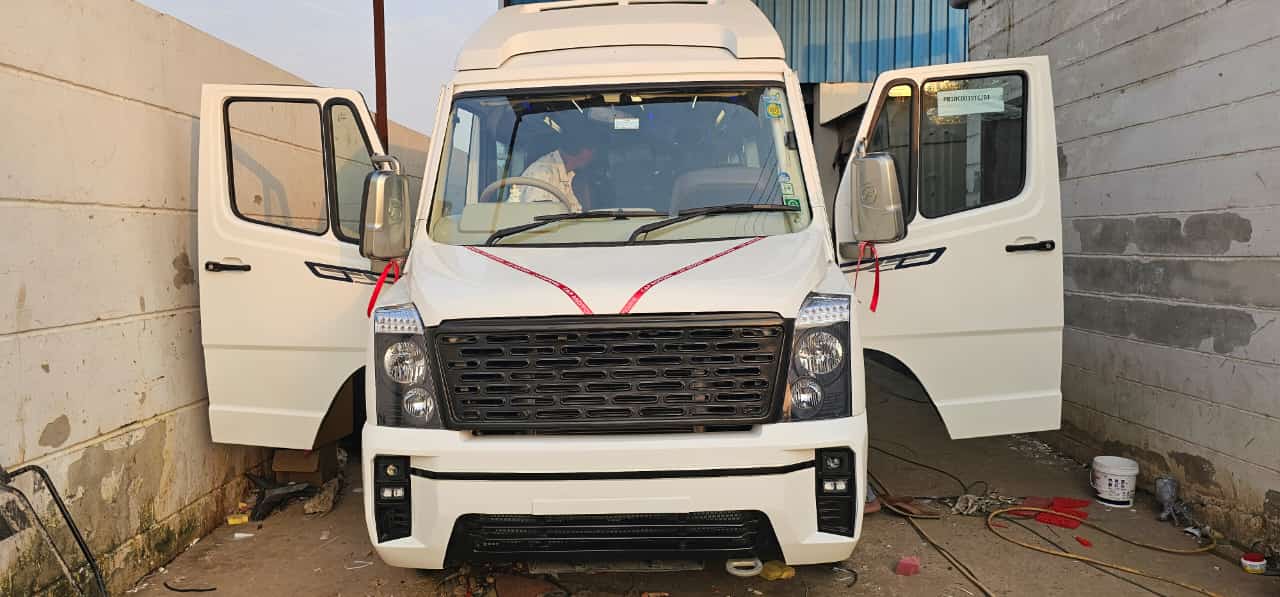 Tempo Traveller (17 Seater) - Photo 4