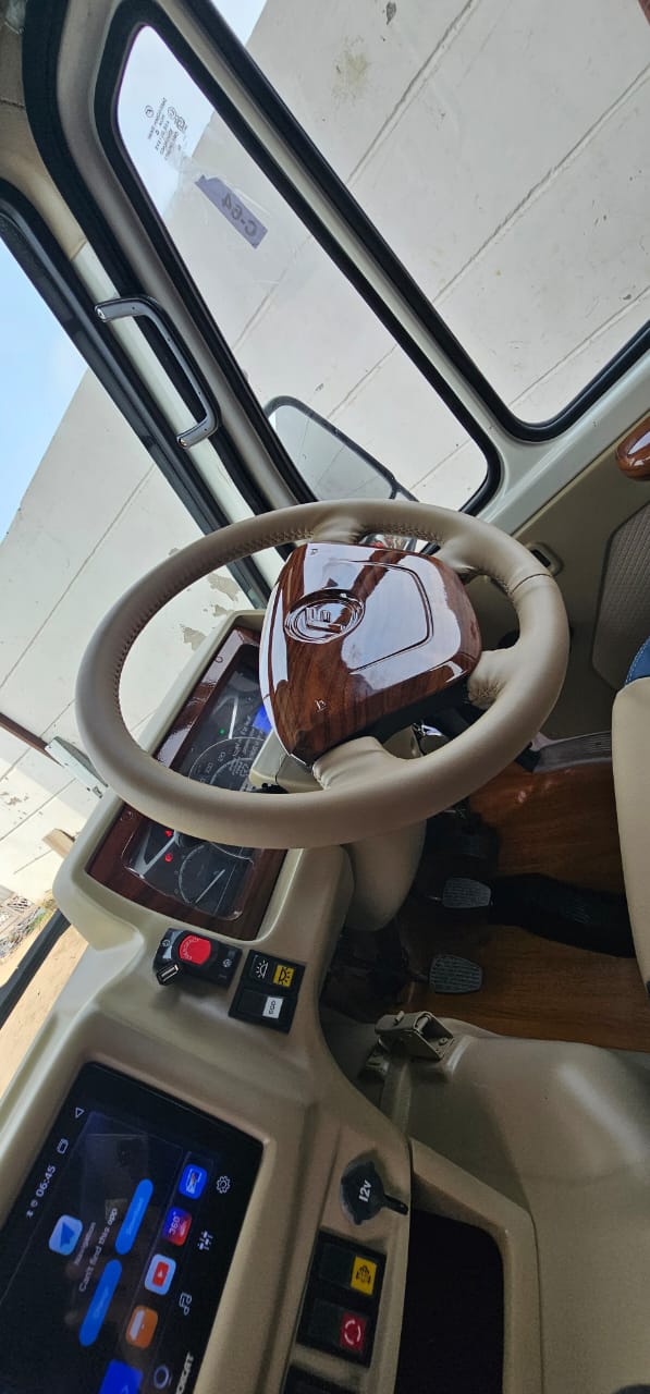 Tempo Traveller (17 Seater) - Photo 5