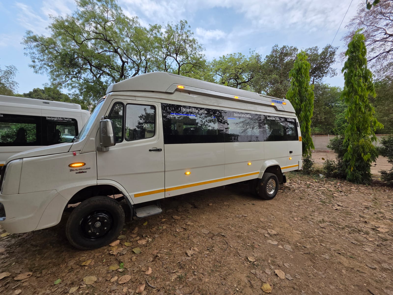 Tempo Traveller (26 Seater) - Photo 4